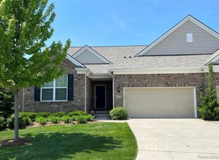 2060 Trimble Street, Lake Orion, MI 48360