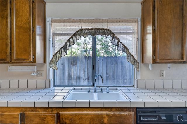 9077 Bramble Trail Way, Sacramento, CA 95826