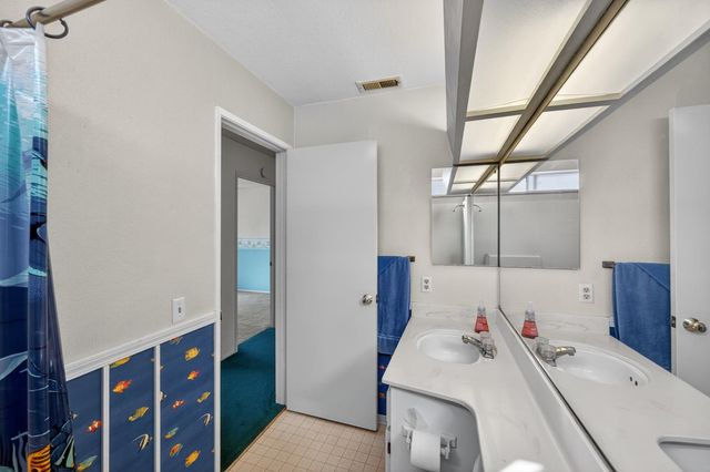 9077 Bramble Trail Way, Sacramento, CA 95826