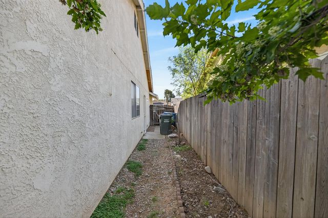 9077 Bramble Trail Way, Sacramento, CA 95826