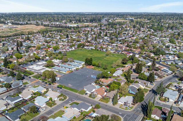 9077 Bramble Trail Way, Sacramento, CA 95826