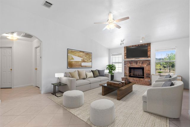 135 Acuna CT, Del Valle, TX 78617