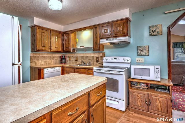 6 Ferguson Road, Hamden, CT 06518