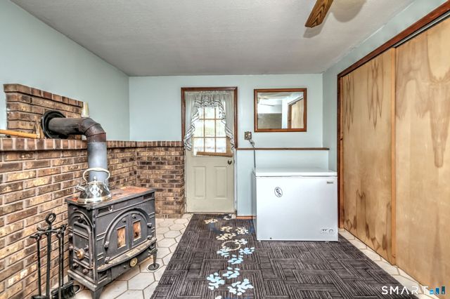 6 Ferguson Road, Hamden, CT 06518