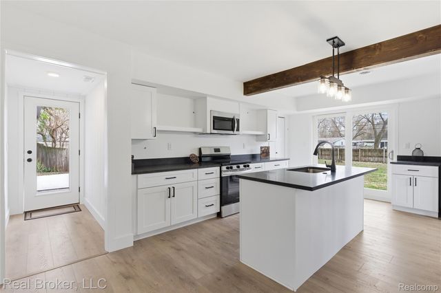 6351 Beth, Green Oak Township, MI 48116