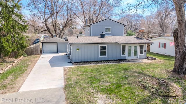 6351 Beth, Green Oak Township, MI 48116