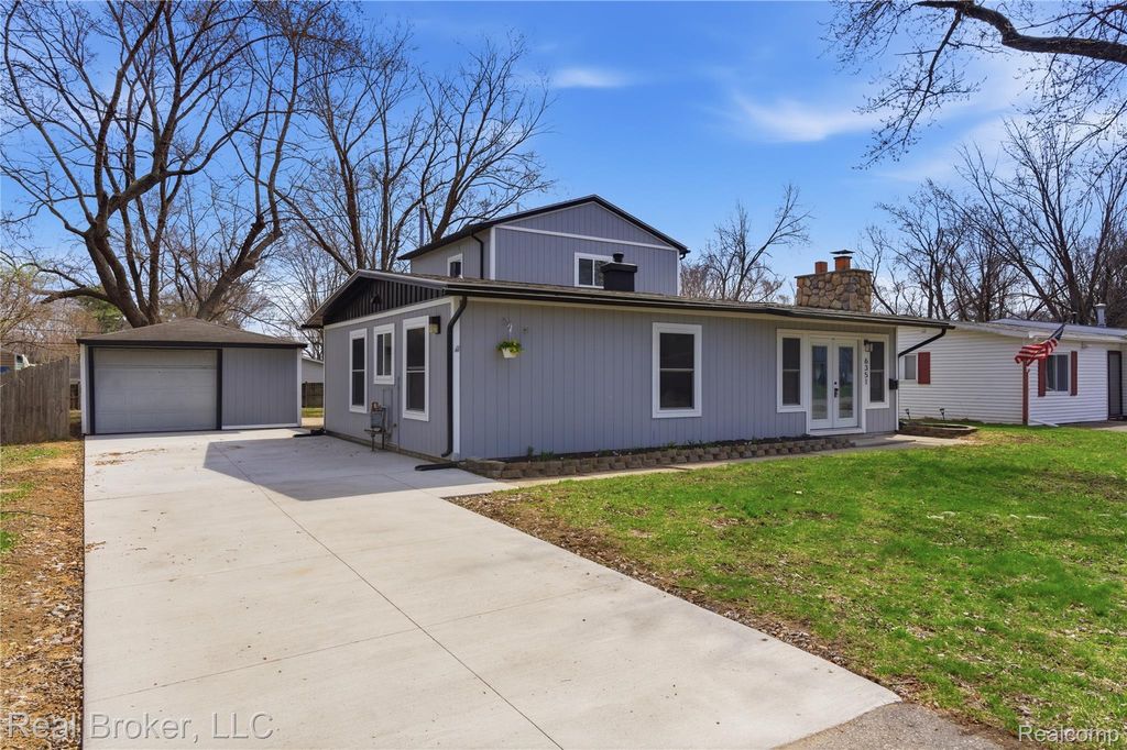 6351 Beth, Green Oak Township, MI 48116