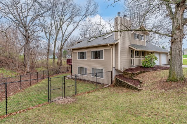 5302 32nd Avenue, Moline, IL 61265