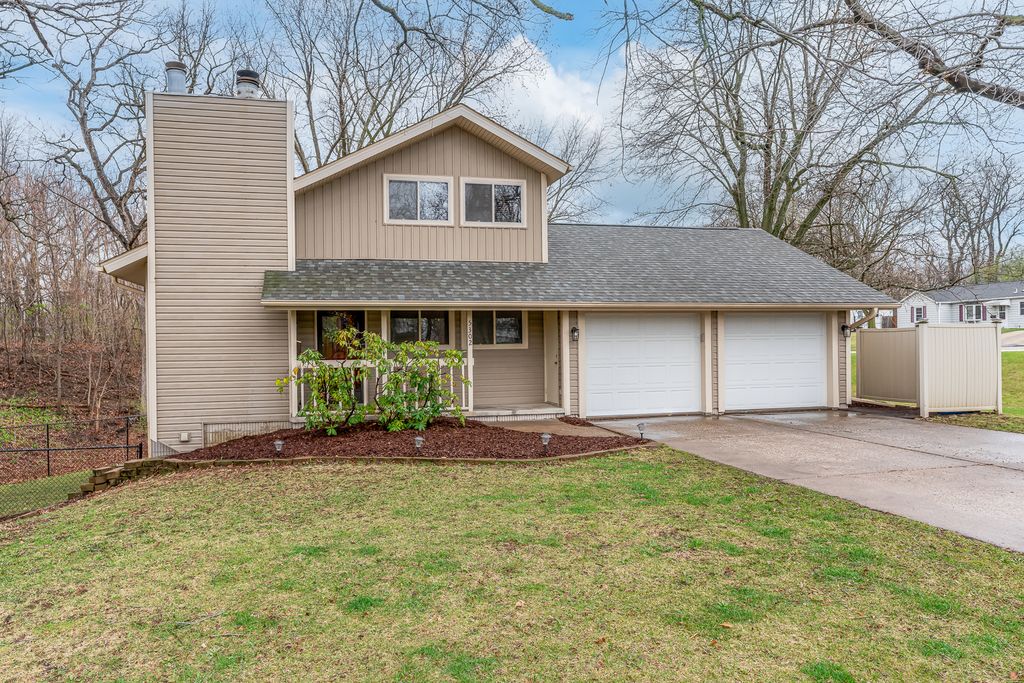 5302 32nd Avenue, Moline, IL 61265