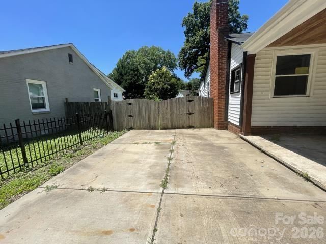 1212 Meadow Lane Lane, Charlotte, NC 28205