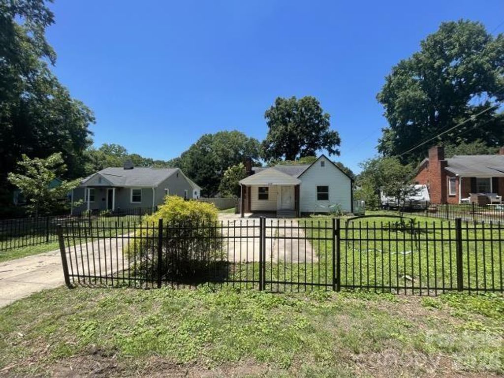 1212 Meadow Lane Lane, Charlotte, NC 28205