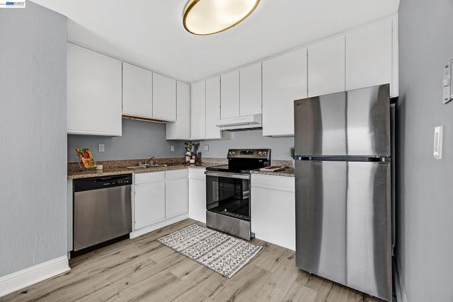 2 Panoramic Way 306, Berkeley, CA 94704