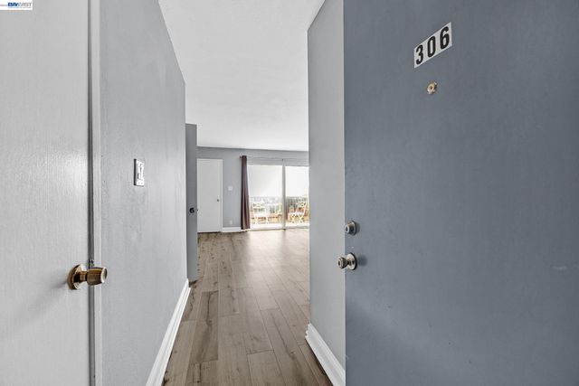 2 Panoramic Way 306, Berkeley, CA 94704