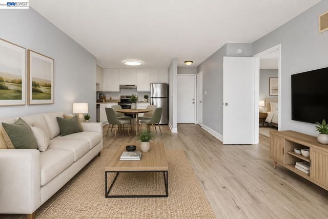 2 Panoramic Way 306, Berkeley, CA 94704