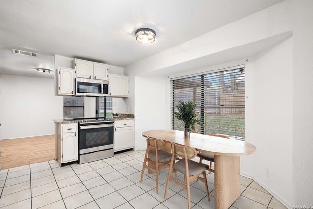 9749 Misty Ash Dr, Converse, TX 78109