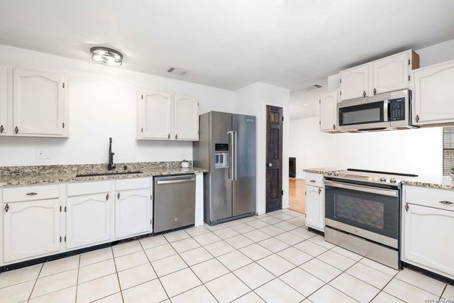 9749 Misty Ash Dr, Converse, TX 78109