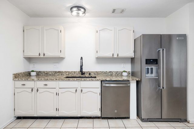 9749 Misty Ash Dr, Converse, TX 78109