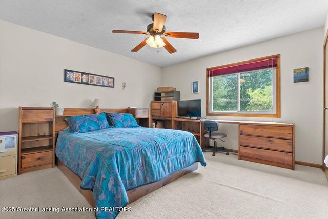 916 Westover Circle, Lansing, MI 48917