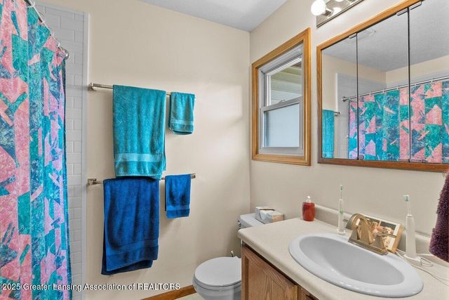 916 Westover Circle, Lansing, MI 48917