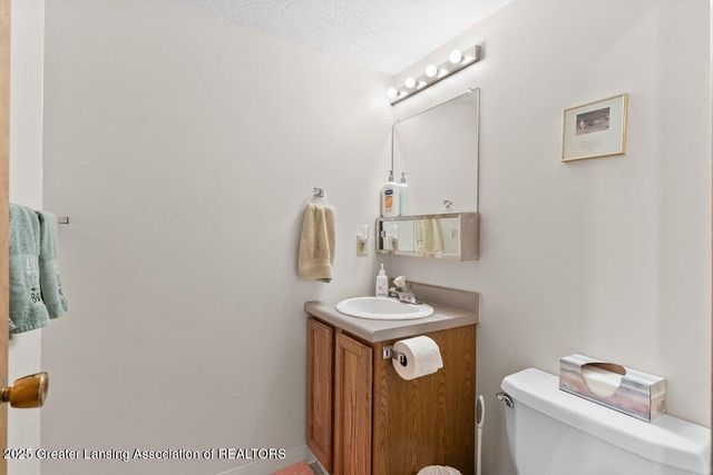 916 Westover Circle, Lansing, MI 48917