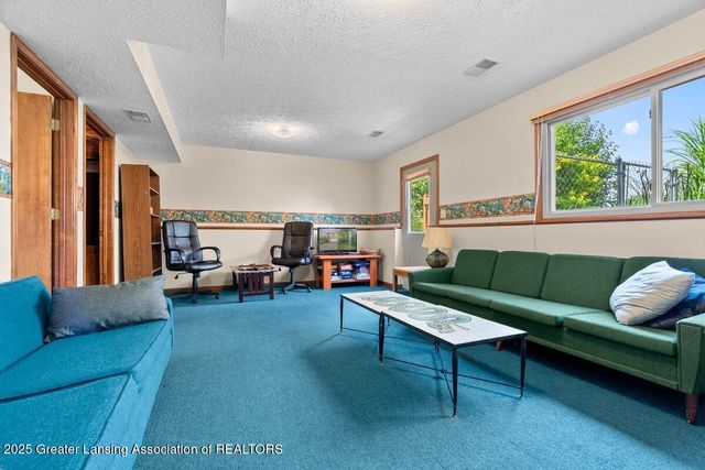 916 Westover Circle, Lansing, MI 48917