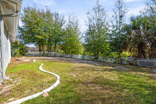 83 Lake Lorraine Circle, Shalimar, FL 32579