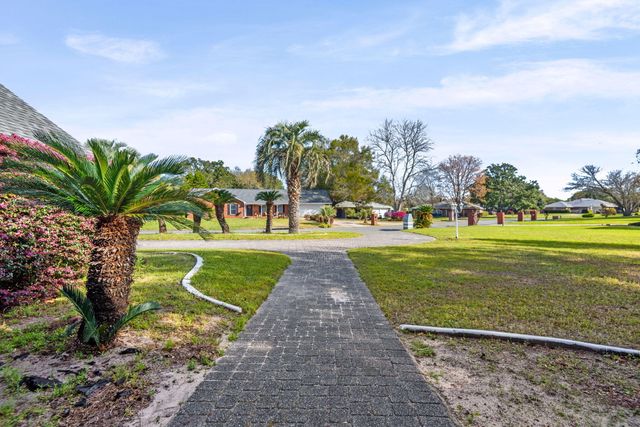 83 Lake Lorraine Circle, Shalimar, FL 32579