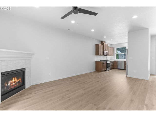 475 Ne ELLIOTT Ave, Gresham, OR 97030