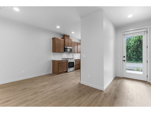 475 Ne ELLIOTT Ave, Gresham, OR 97030