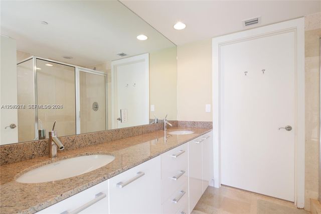 17201 Collins Ave+den 803 803, Sunny Isles Beach, FL 33160
