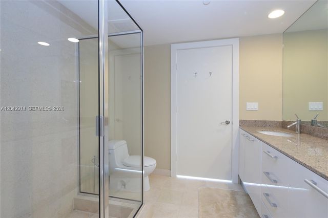 17201 Collins Ave+den 803 803, Sunny Isles Beach, FL 33160