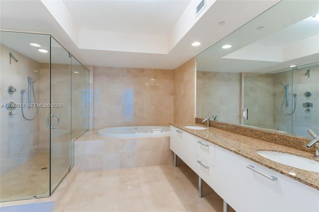 17201 Collins Ave+den 803 803, Sunny Isles Beach, FL 33160