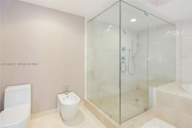 17201 Collins Ave+den 803 803, Sunny Isles Beach, FL 33160