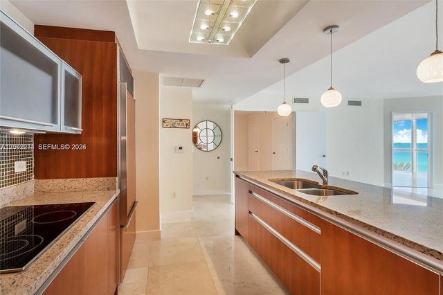 17201 Collins Ave+den 803 803, Sunny Isles Beach, FL 33160