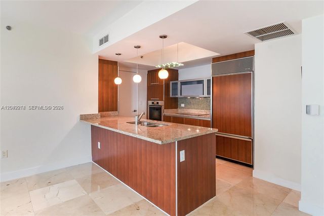17201 Collins Ave+den 803 803, Sunny Isles Beach, FL 33160