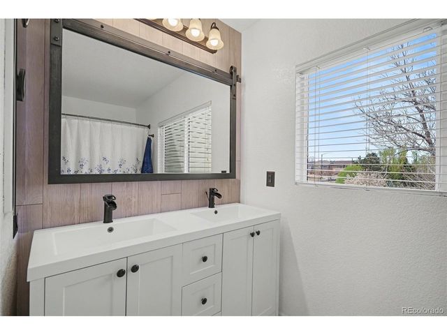 8094 S Kalispell Way, Englewood, CO 80112