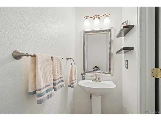 8094 S Kalispell Way, Englewood, CO 80112