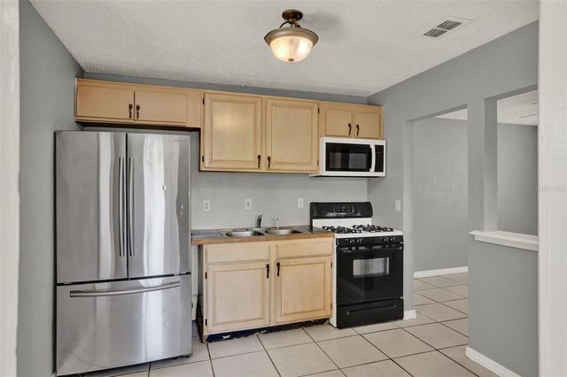 1220 MORIN STREET B, Eustis, FL 32726