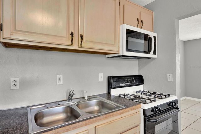 1220 MORIN STREET B, Eustis, FL 32726