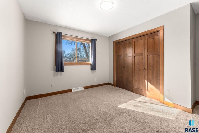 5904 W 35th St Street, Sioux Falls, SD 57106