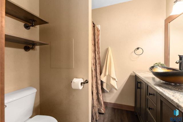 5904 W 35th St Street, Sioux Falls, SD 57106