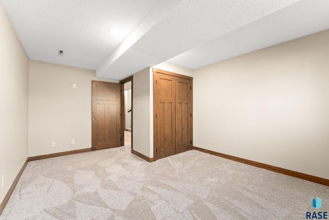 5904 W 35th St Street, Sioux Falls, SD 57106