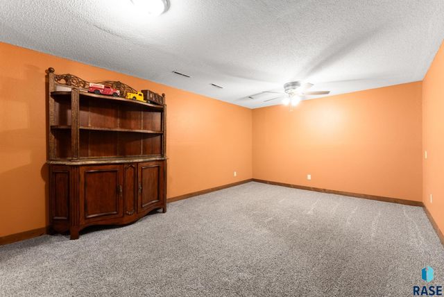 5904 W 35th St Street, Sioux Falls, SD 57106