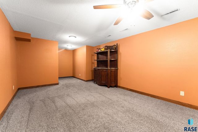 5904 W 35th St Street, Sioux Falls, SD 57106