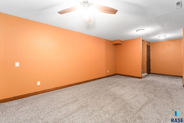 5904 W 35th St Street, Sioux Falls, SD 57106
