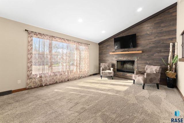 5904 W 35th St Street, Sioux Falls, SD 57106