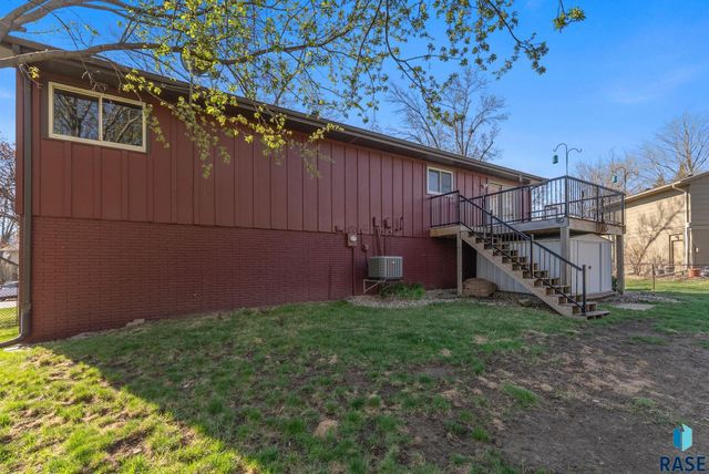 5904 W 35th St Street, Sioux Falls, SD 57106