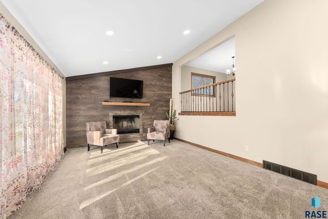 5904 W 35th St Street, Sioux Falls, SD 57106