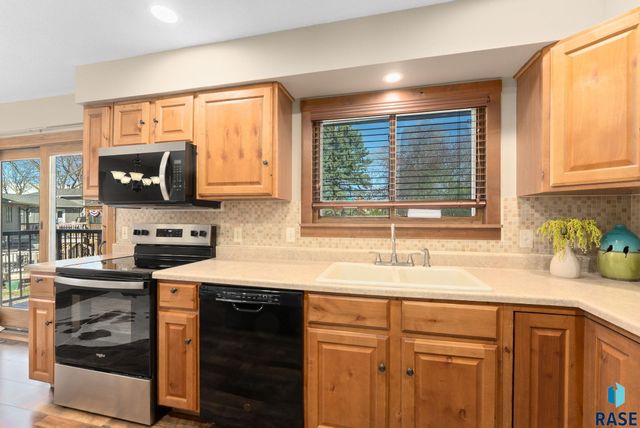 5904 W 35th St Street, Sioux Falls, SD 57106