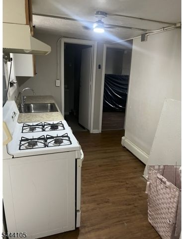 124 South St, Passaic City, NJ 07055